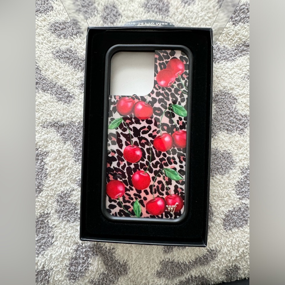 BRAND NEW Wildflower IPhone 14 Pro Max Case